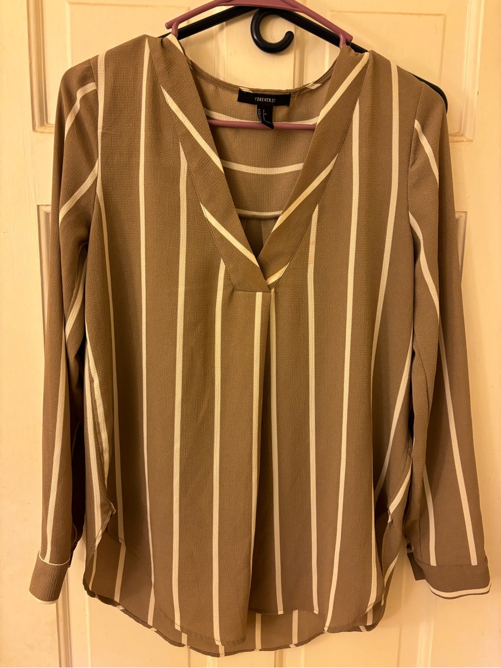 Forever 21 Tan Striped V-Neck Long-Sleeve Blouse Size Small